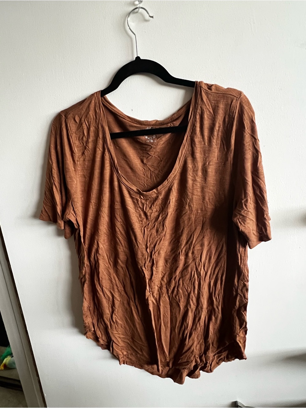 Everyday Scoop Neck Short Sleeve Tee in Rust